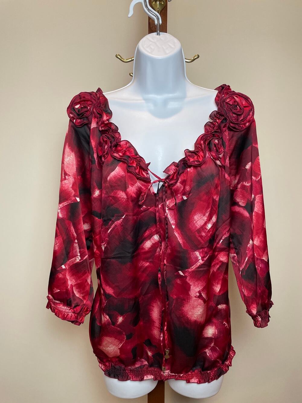 White House Black Market Red & Black Floral Top Rose Neck Detail Size L